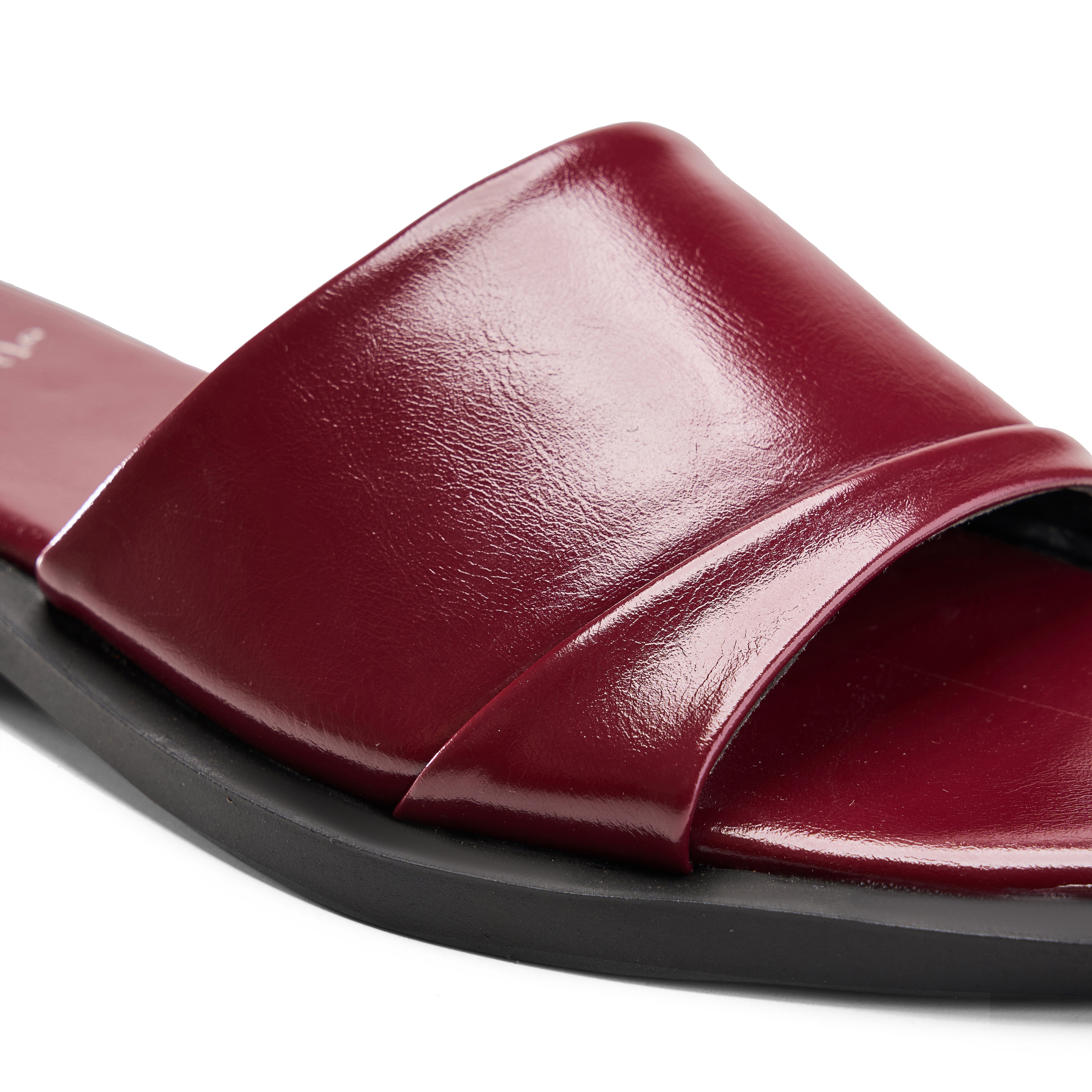 Women Burgundy Bush