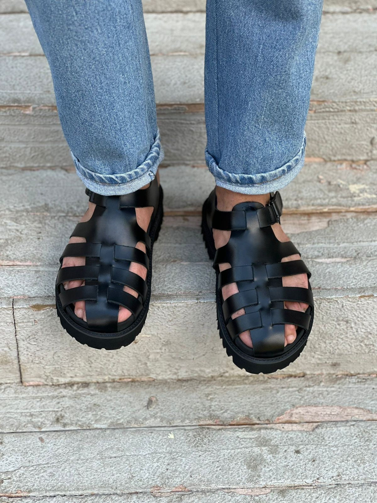 Black Fisherman Sandal